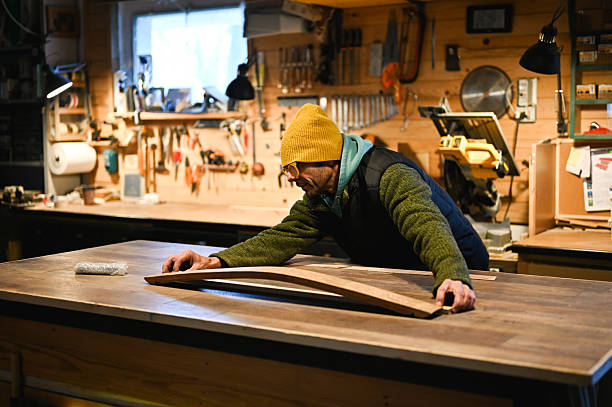 نجار في الطائف